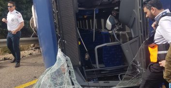 שני הרוגים ו-41 פצועים בתאונת אוטובוס בכביש 443 סמוך ליישוב בית חורון