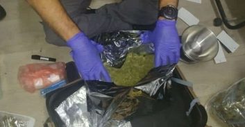 כתבי אישום: היא החזיקה קנאביס מתחת למיטה, הם מכרו חשיש ומריחואנה