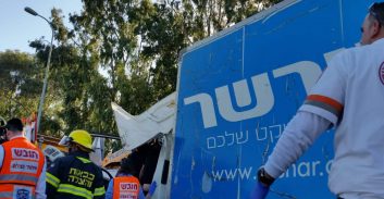 נהג משאית נהרג בתאונה בין שתי משאיות סמוך לצומת קוממיות