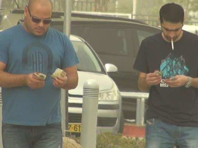 משה רובין משמאל וחבר (שאינו קשור לכתבה). צילום: פוסטה