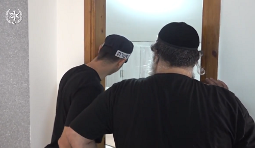 מעצר החשוד כראש הרשת (צילום: משטרת ישראל)