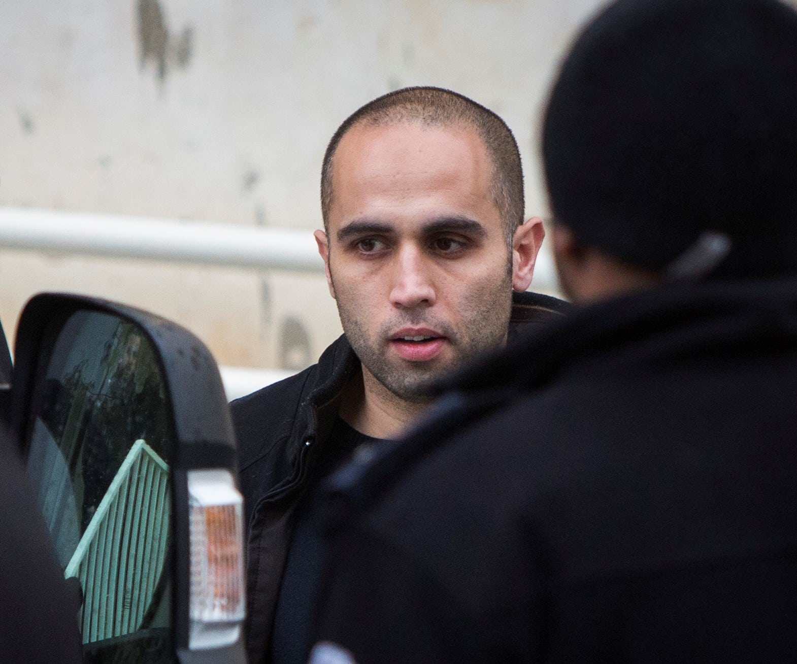 ראמי עלמי מובא לבית המשפט, מרס 2015 (צילום: יונתן סינדל, פלאש 90)