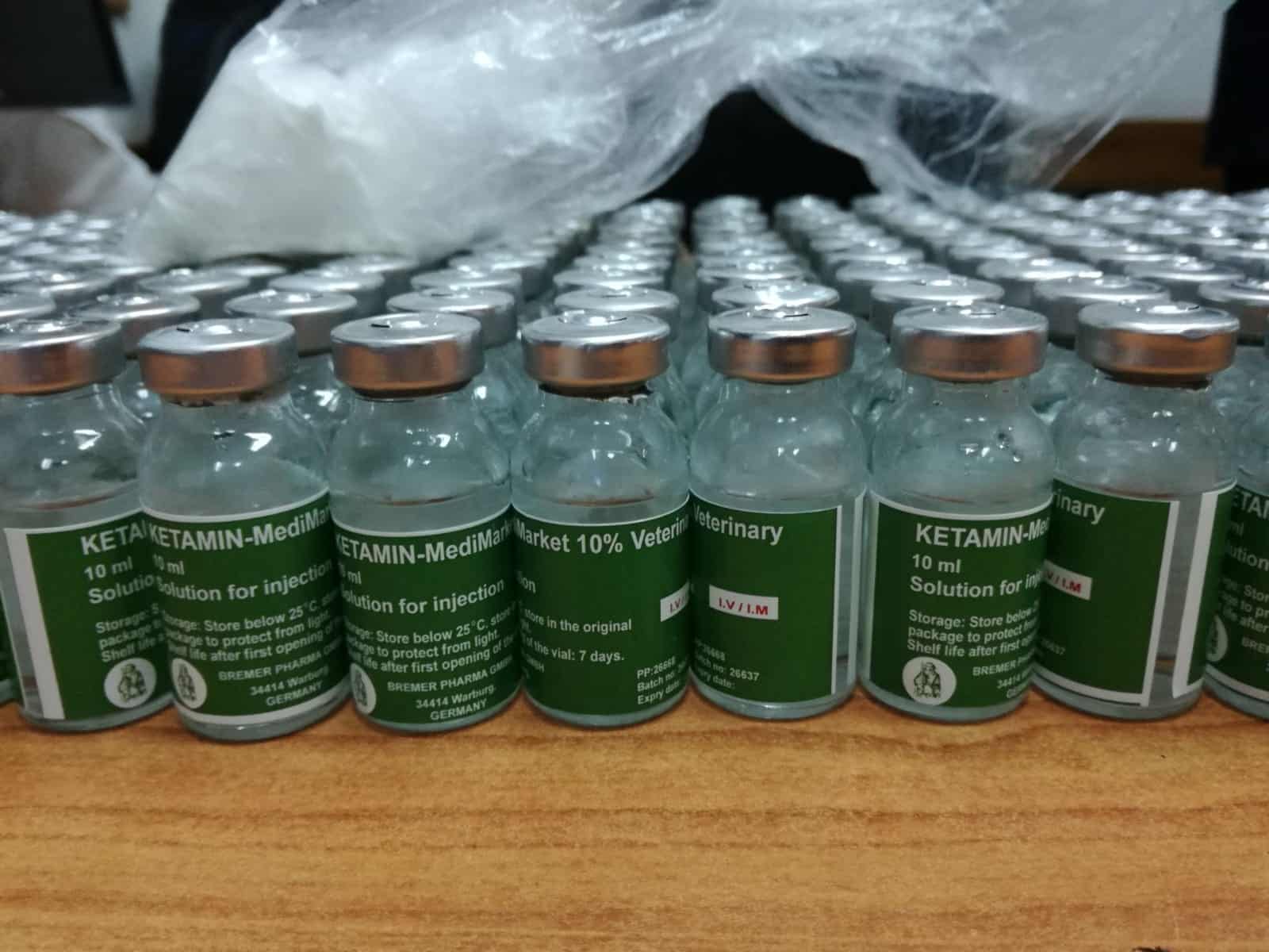 הבקבוקים החשודים (צילום: דוברות המשטרה)