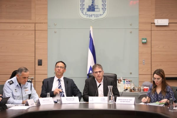 דיון דחוף באמצע הפגרה. קיש, ניצן וסיסו (צילום: דוברות הכנסת)