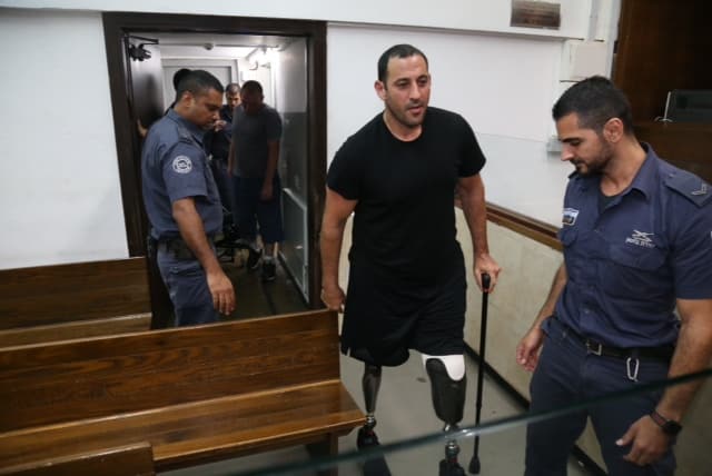 המצוד אחריו אינו נפסק למרות הפציעה הקשה