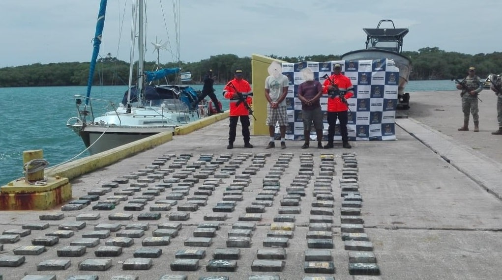 קוקאין שנתפס על היאכטה של רועי ארז (צילום: חיל הים הקולומביאני)