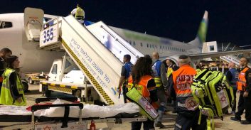 תשעה נוסעי טיסה שהגיעה לנתב"ג נפצעו קל כתוצאה מכיס אוויר