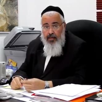 הבטיח לכאורה לדאוג לפרנסה לחב"דניקים. עזרא גרשי (צילום מיוטיוב)