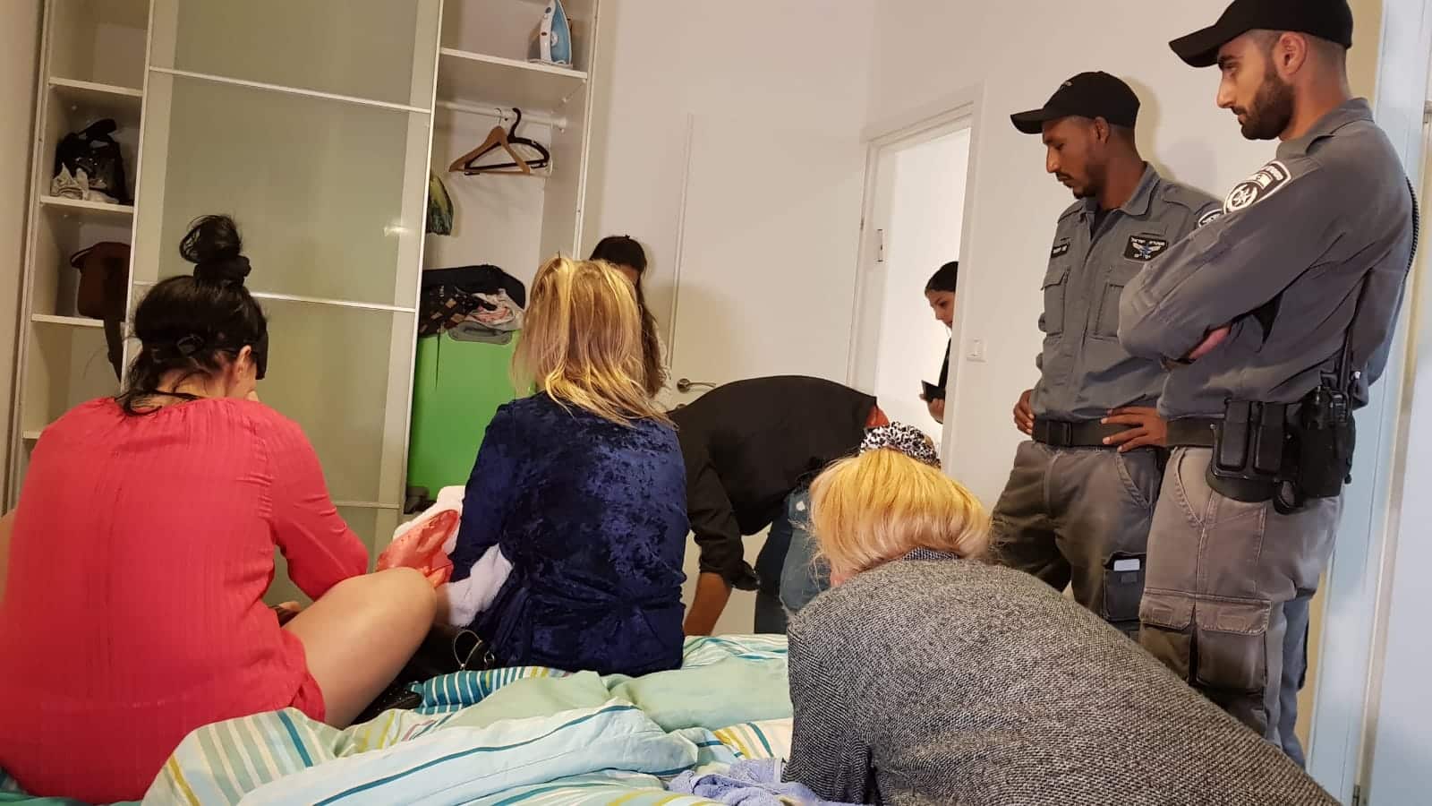 נערכו פשיטות על כל בתי הבושת (צילומים: דוברות המשטרה)