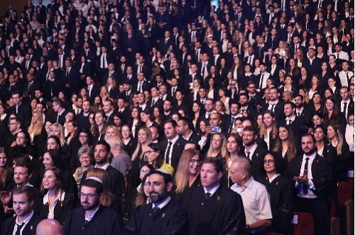 "מקצוע עריכת הדין מוצף". בנייני האומה, אמש