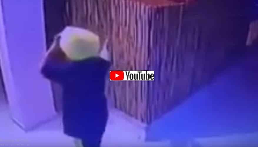 צפו בסרטון: הצתת גדר במבוק סמוך לבית העסק של הנאשם