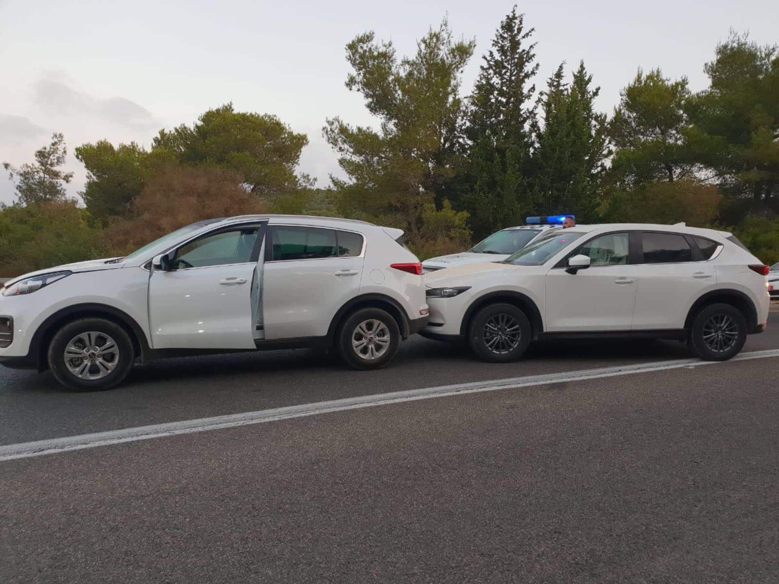 שתיים מהמכוניות הגנובות בתום המרדף