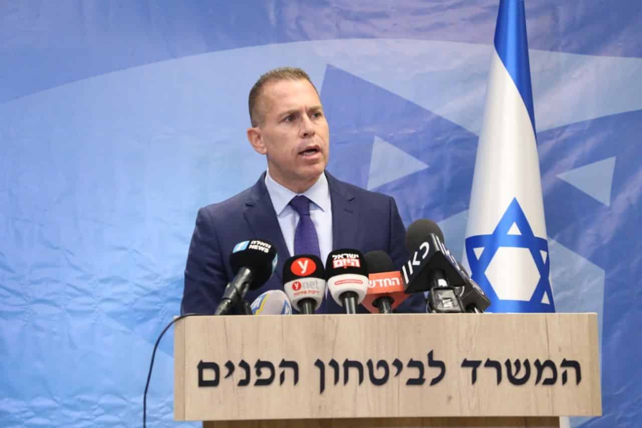 תוספת של כ-600 אלף מחזיקי נשק פוטנציאליים. השר ארדן