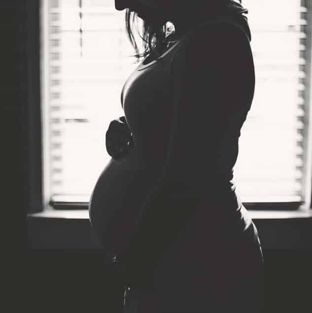 "כרסה בין שיניה" (צילום אילוסטרציה: Joey Thompson מאתר Unsplash)