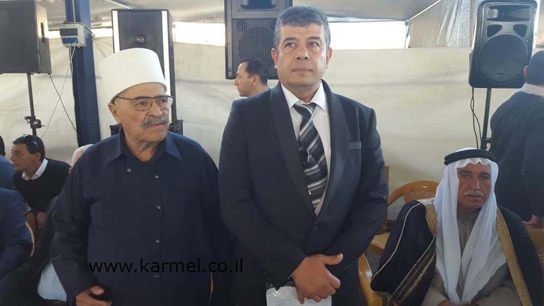  ראש המועצה שאוקי אבו לטיף בטקס הסולחה שנערך בכפר בשנת 2016 (צילום: פורטל הכרמל)