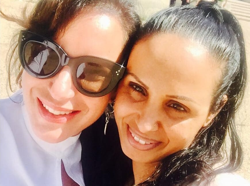 עו"ד אורית חיון והנאשמת עפאף גילאווי ביום השחרור (צילום משרד עו"ד חיון)