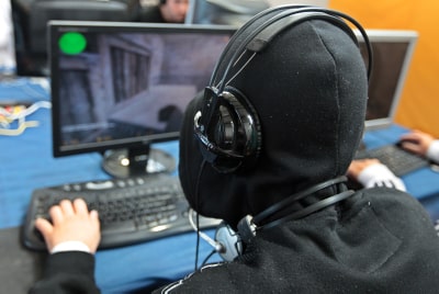 נורמטיבי, מצטיין, אבל יותר מדי סקרן (צילום אילוסטרציה: דרור גרטי, פלאש 90)