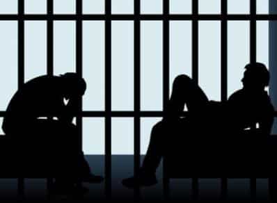 טען שירקו עליו וביצעו תנועות של שיסוף גרון (צילום אילוסטרציה)