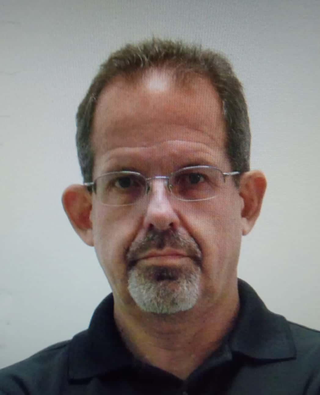 היה מציל בבריכה. אהרון אפשטיין