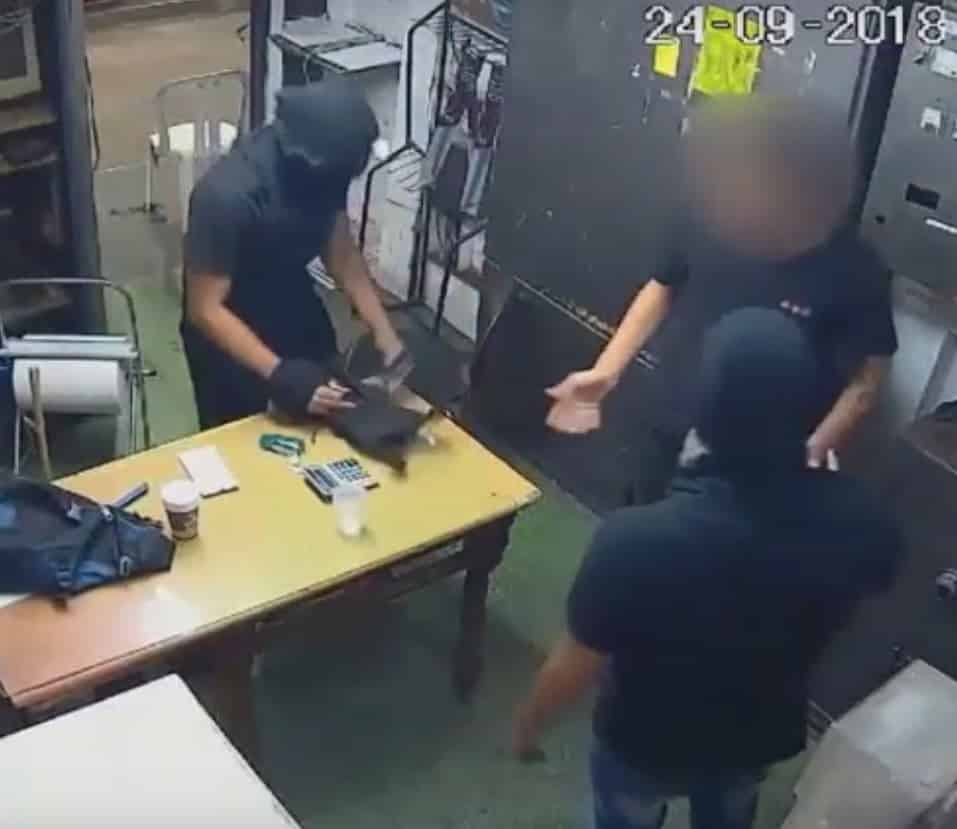 שוד תחנת הדלק (לחצו כאן לצפייה בסרטון המלא)