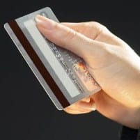 הוציאה על אינטרנט, ביגוד ומזון (אילוסטרציה)