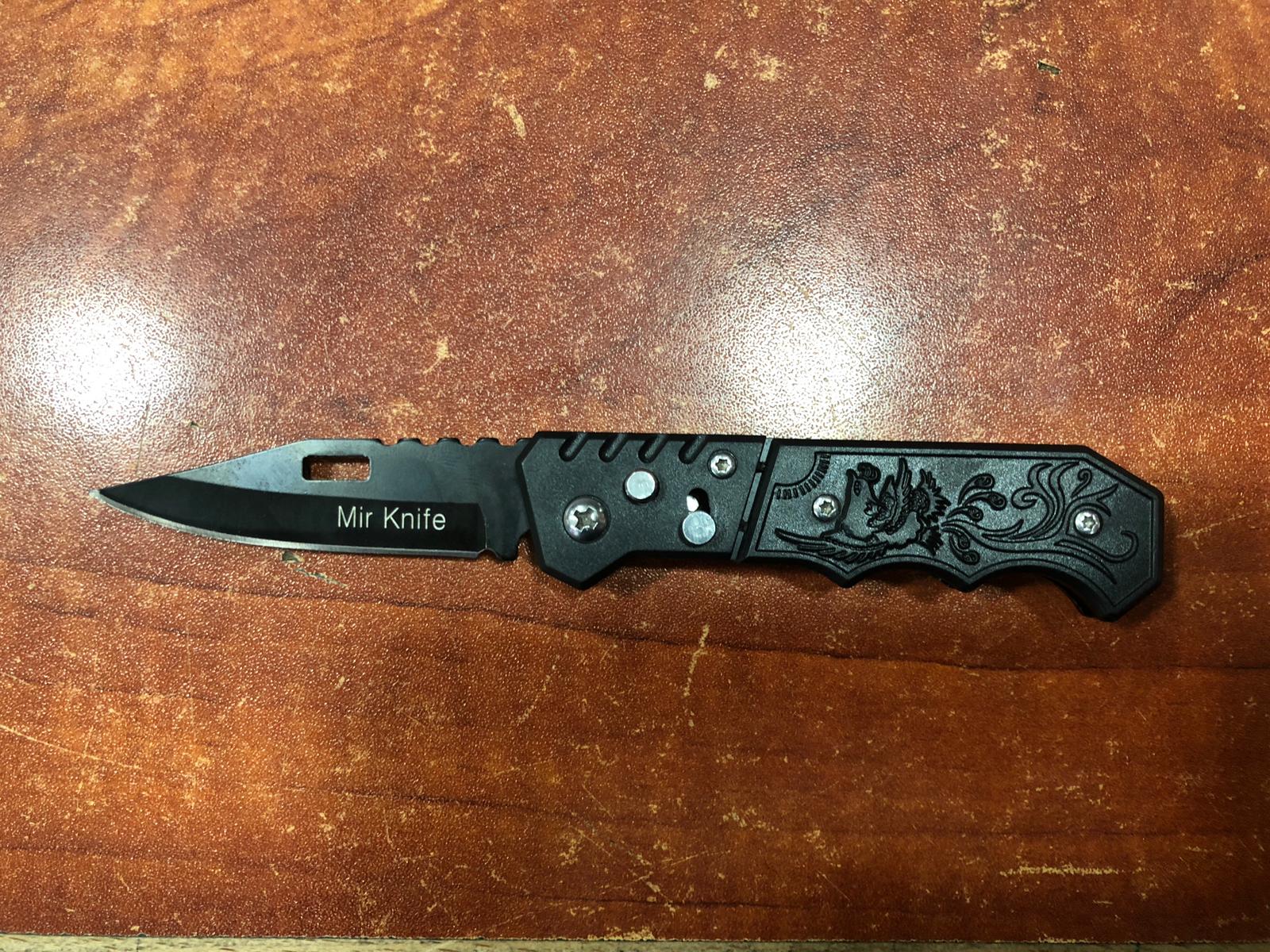 הסכין שנתפסה אצל הצעיר (צילום: דוברות המשטרה)