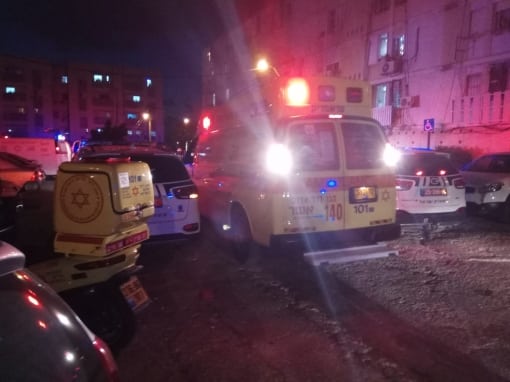 זירת הרצח בקרית ים (צילום: תיעוד מבצעי מד"א)