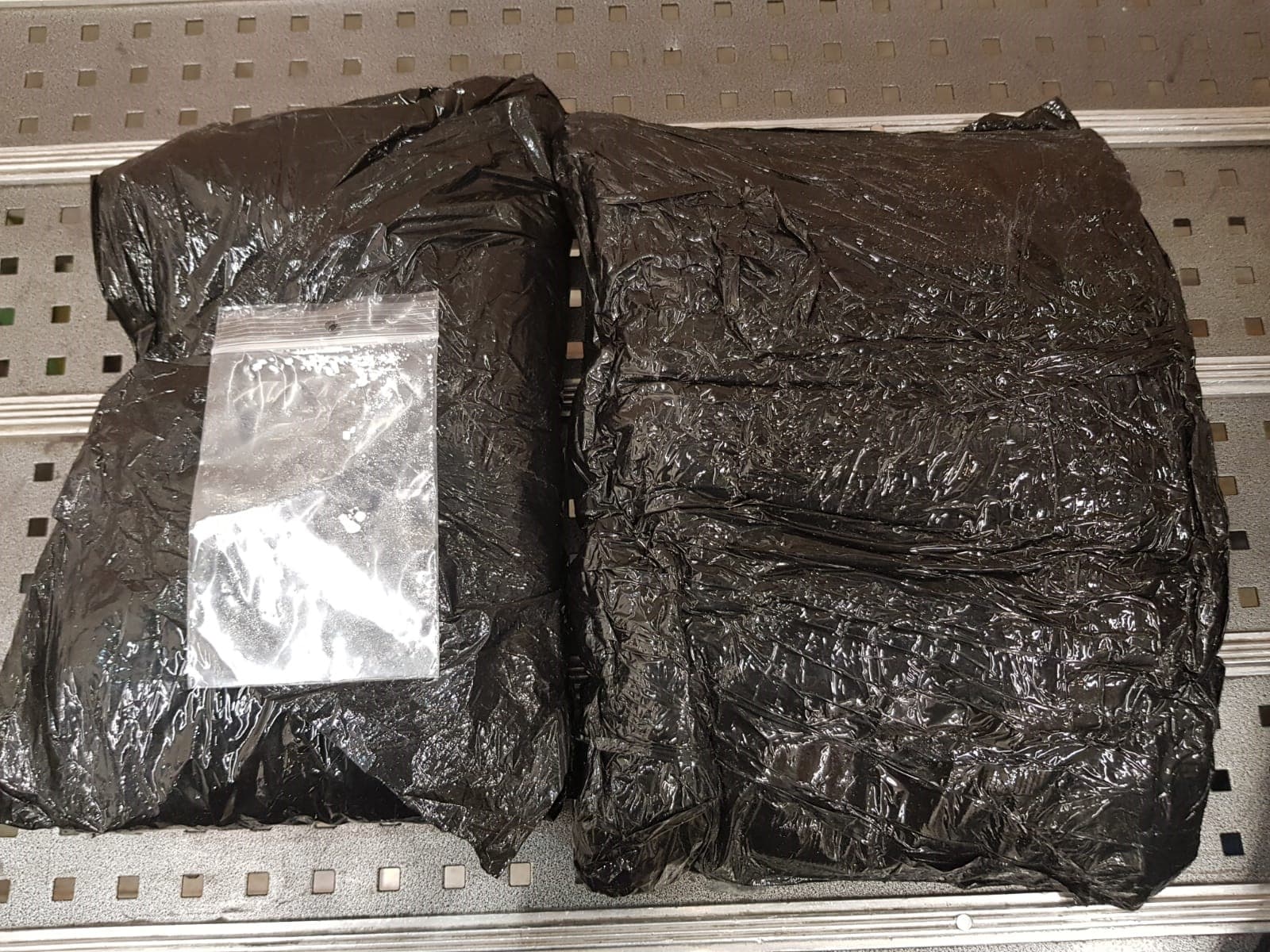 אריזות הקוקאין שנתפסו אצל הבלדרית