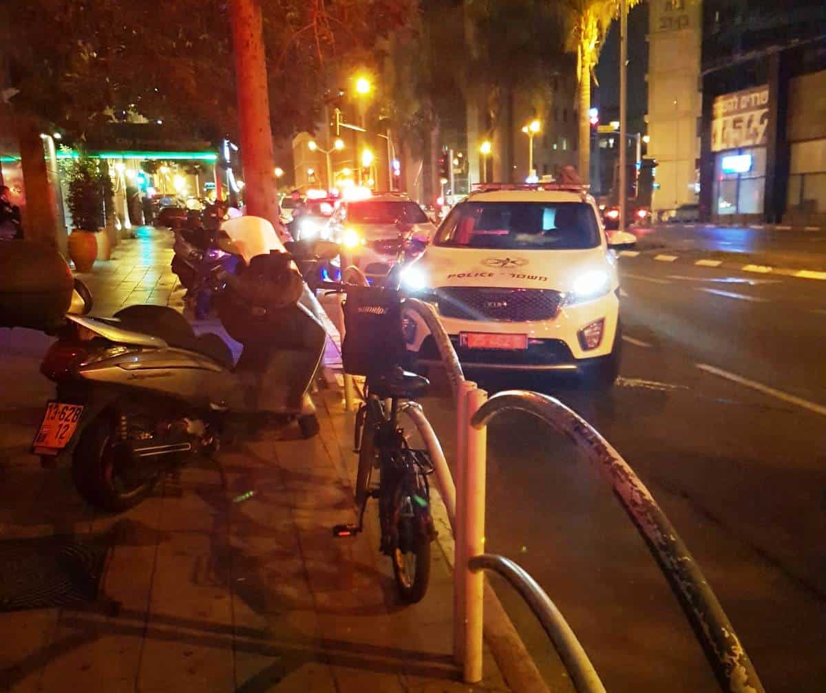 (ניידת בכניסה לסיטי טאוור (צילום פרטי