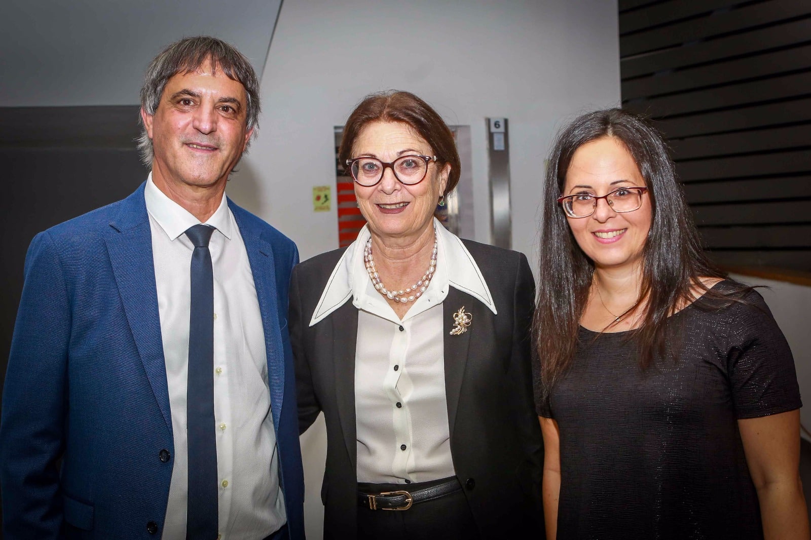 קרא לעורכי הדין להשמיע את קולם כנגד עוולות. עו"ד אבי חימי עם הנשיאה חיות ומנכ"לית המחוז, עו"ד אביטל אוזן