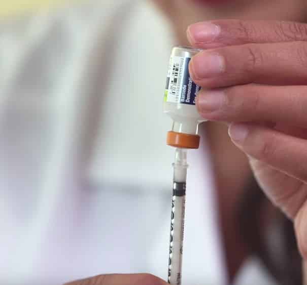 זריקת אינסולין (צילום מיוטיוב)