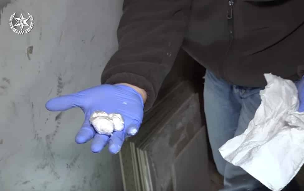 צפו בסרטון: פשיטת המשטרה ומעצר חשודים בפרשה