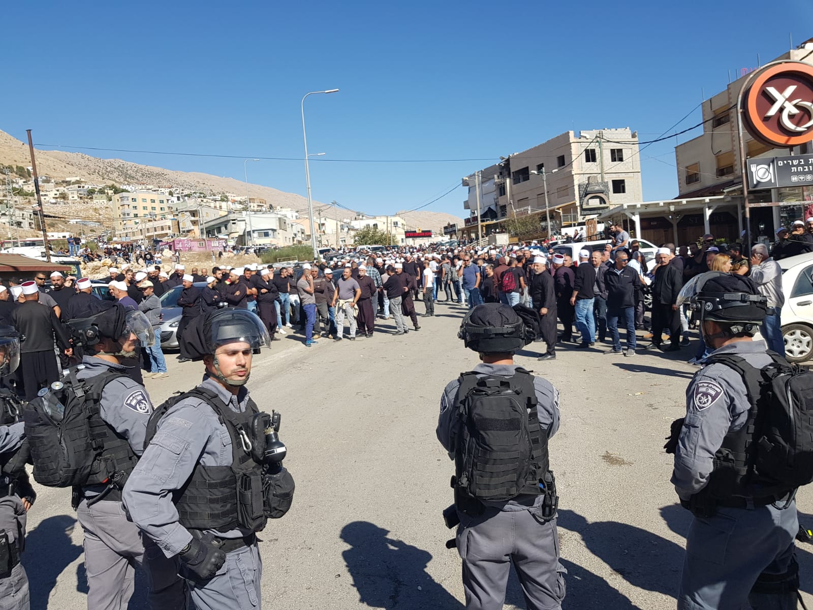 1,500 איש יצאו לרחובות ביישוב אחד (צילומים: דוברות המשטרה)