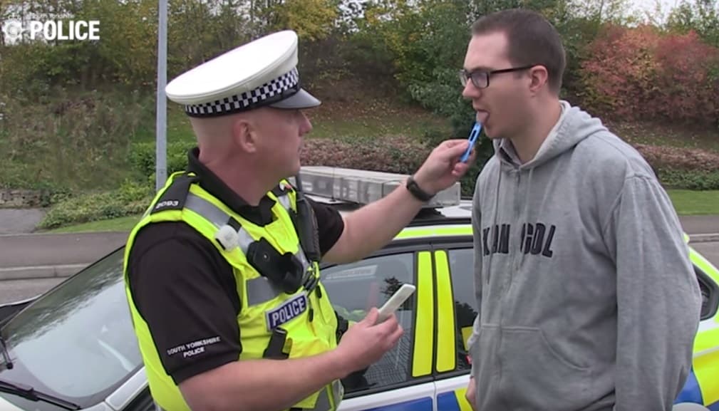 בדיקה שכבר מתבצעת במדינות רבות במערב (צילום מתוך סרטון ביוטיוב: South Yorkshire Police)