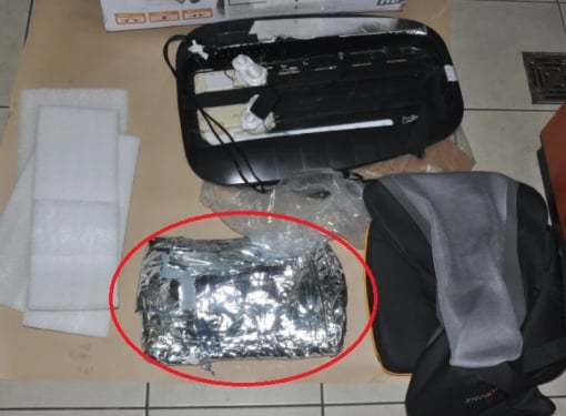 אקסטזי במשענת של כיסא (צילומים: דוברות המשטרה)