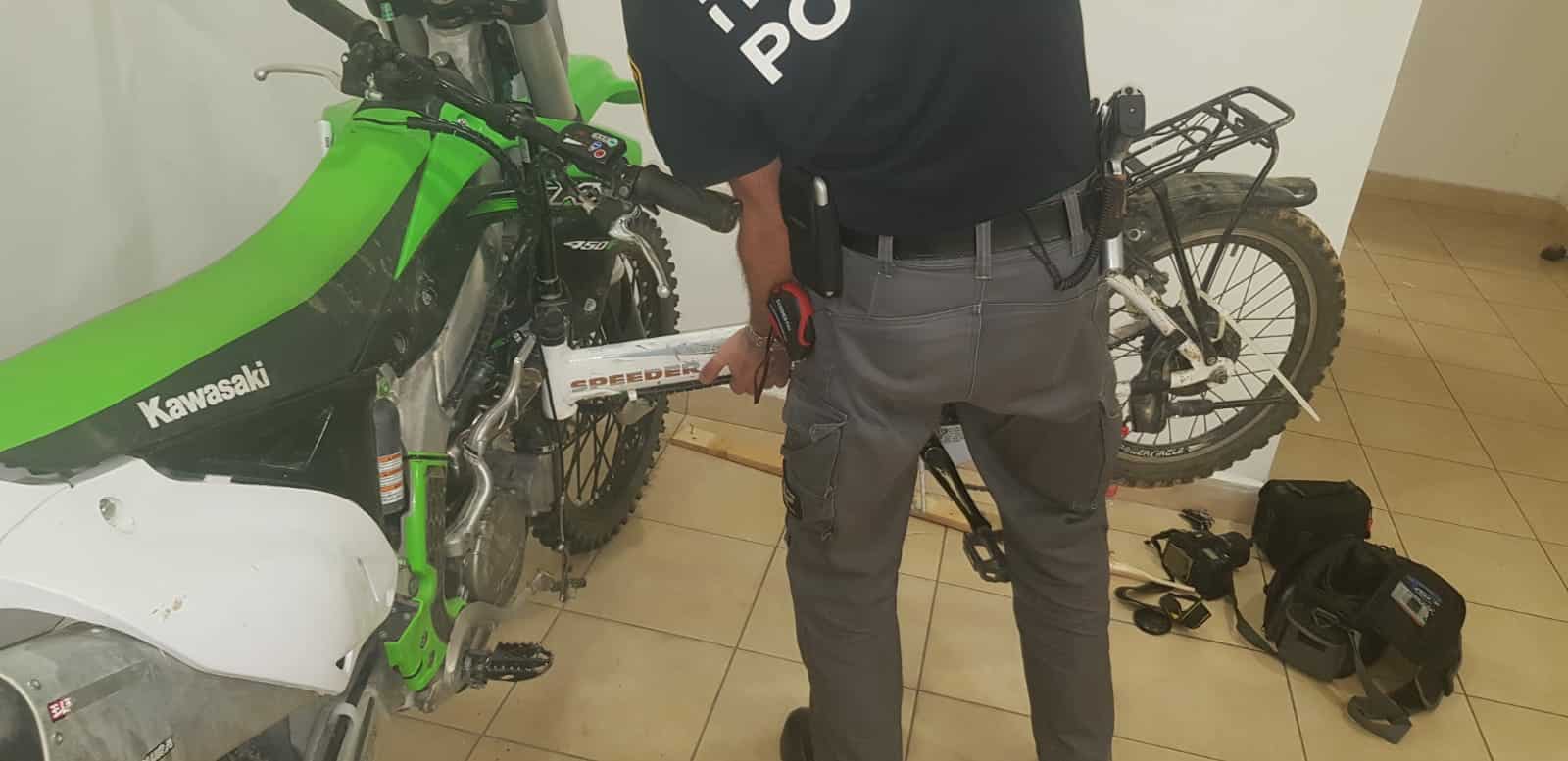 בדיקת התאמה שביצעו חוקרי המשטרה בין הפגיעות