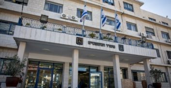 שתי עורכות דין במשרד המשפטים פוטרו בשל דיווחי שכר כוזבים