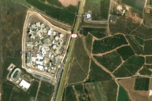 היורים לא נכנסו לכביש הגישה הפנימי אלא ירו מכביש 4 לעבר מתחם הדרים ונמלטו