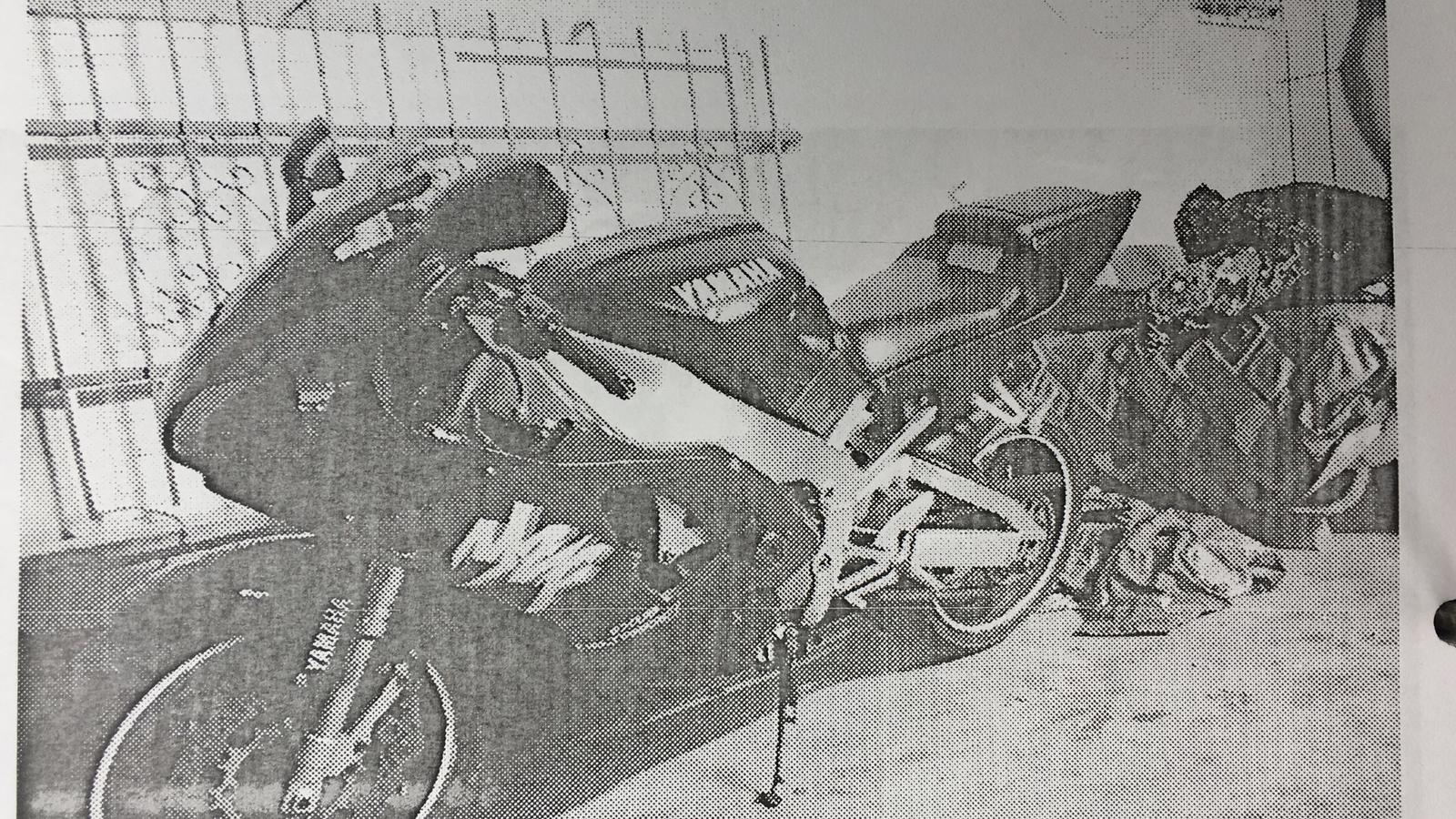 האופנוע ששימש את היורים (צילומים מתיק החקירה)