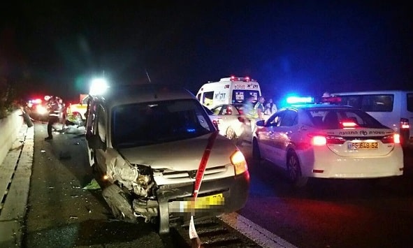 סחיטה של מנכ"ל מבוסס שהסתבך בתאונת פגע וברח בכביש 6. צילום זירת התאונה משטרת ישראל