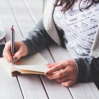 ניסתה לעזור, ועל דרך הרוויחה (אילוסטרציה)