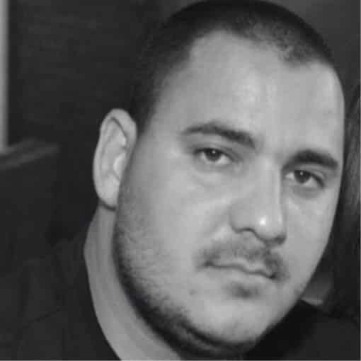 לכאורה ללא הכנסות, אבל נוסע על ריינג' רובר ששווה חצי מיליון שקל. שי בן אמו