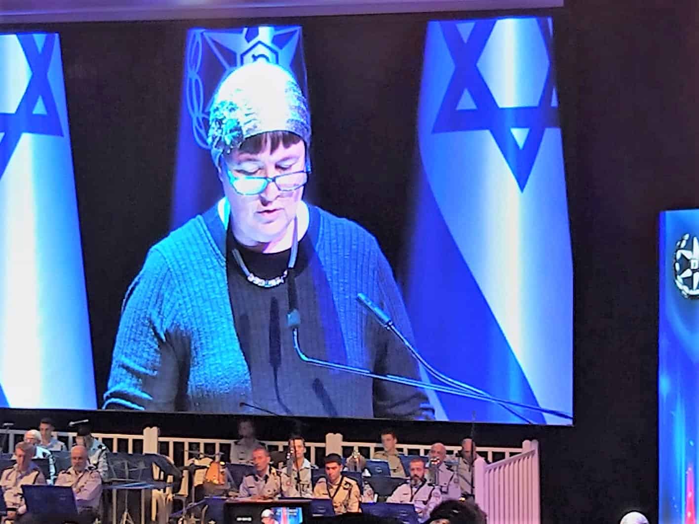 "ראיתי כיצד אתה פשוט מתאהב במשטרה". שירה אלשיך, האישה שאיתו (צילום: פוסטה)