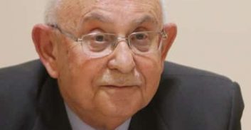 גלעד ארדן שר כושל עם פוזה של מצליחן