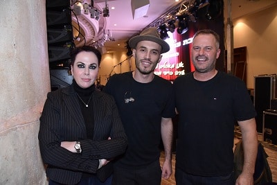 הזמר נתן גושן עם ראש המחוז והמנכ"לית 