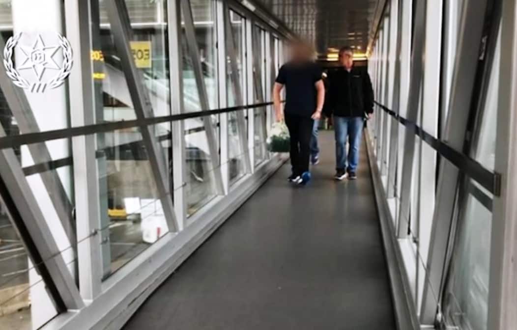 דני טרייגר בדרך לישראל (צילום: משטרת ישראל)