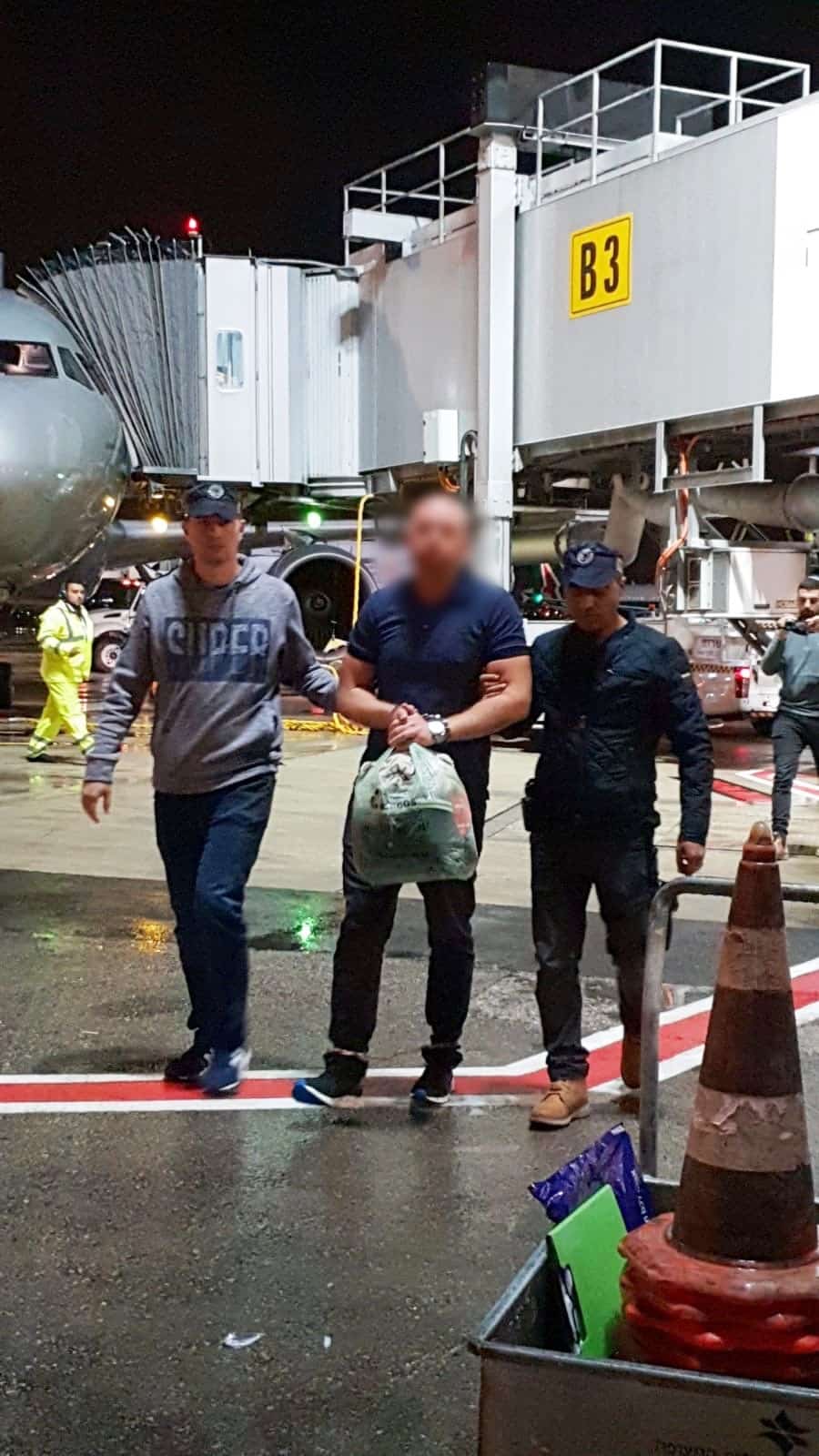 דני טרייגר בנתב"ג (צילום: משטרת ישראל) לחצו על התמונה לתיעוד הגעתו ארצה