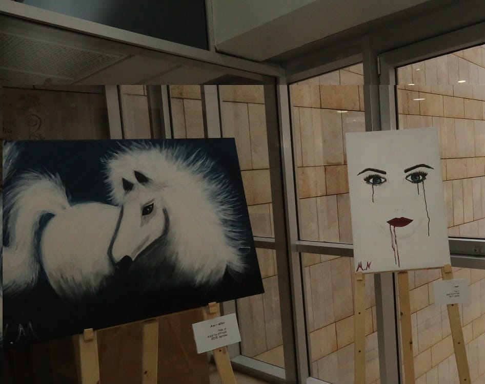 שתיים מהעבודות המוצגות בתערוכה