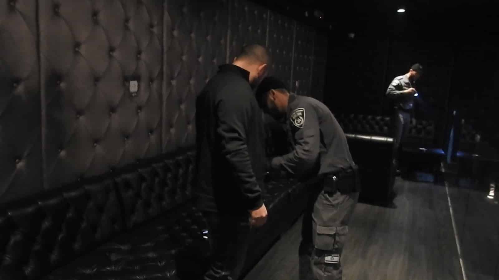 פשיטת המשטרה על המועדון (צילום: דוברות המשטרה)