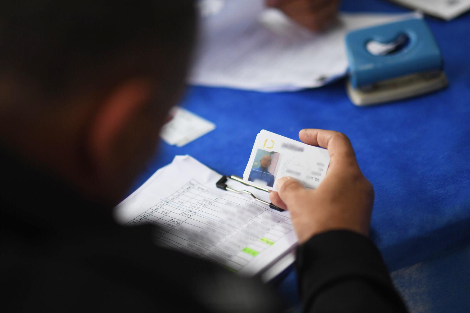 כל אסיר והסיפור שלו